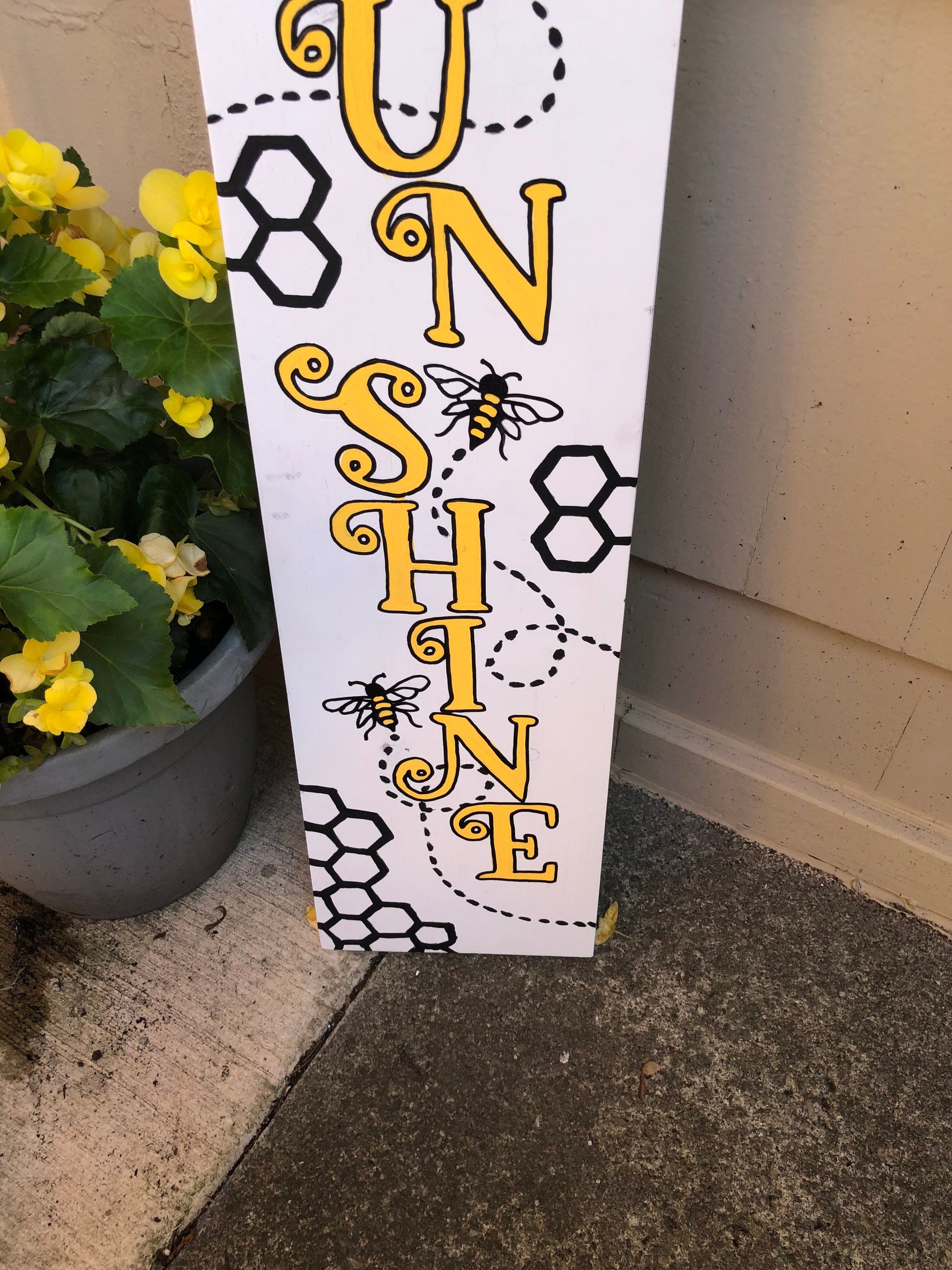 Hello Sunshine Honeybee Sign / Bee Wall Sign / Bee Decor / Bee Sign