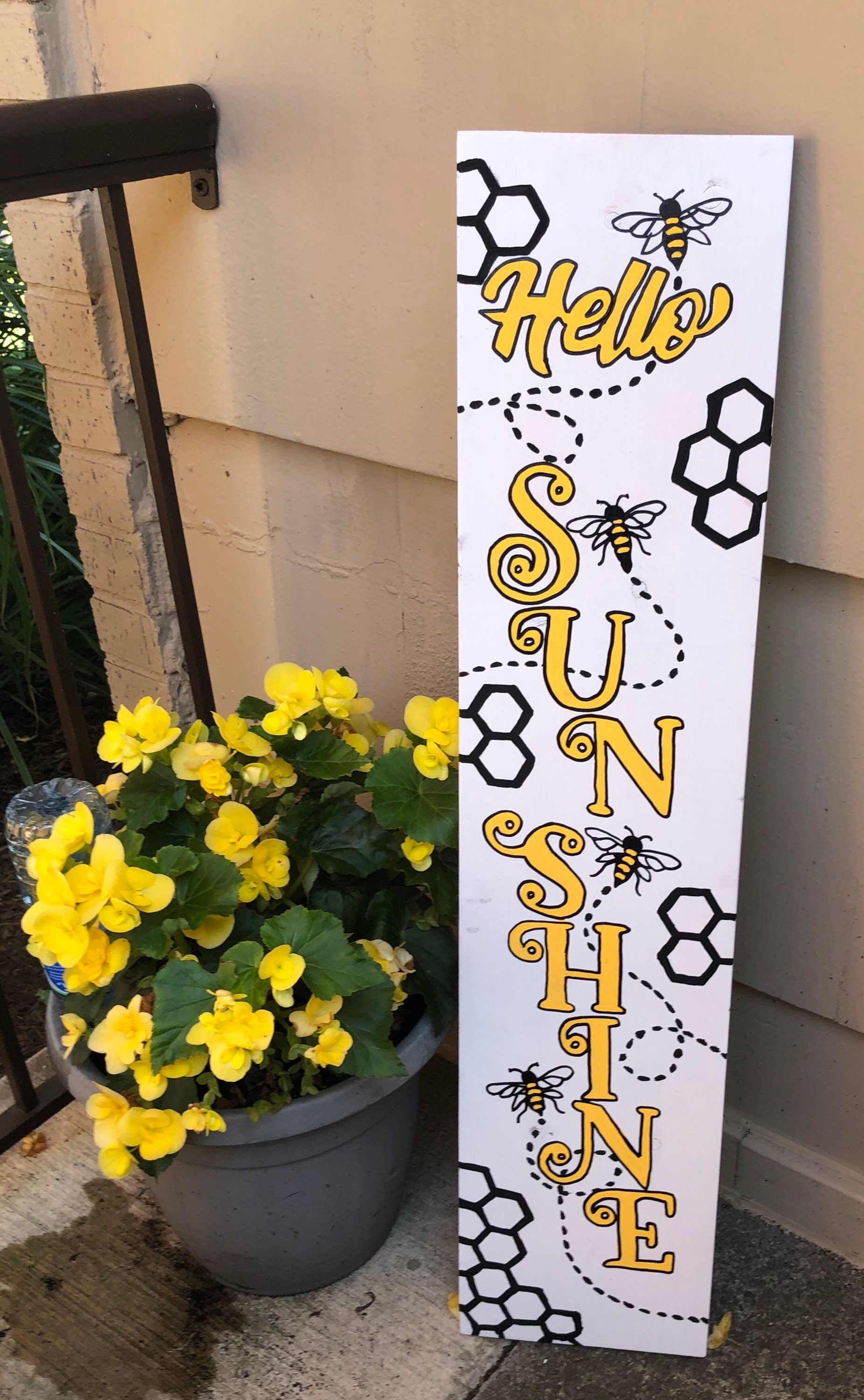 Hello Sunshine Honeybee Sign / Bee Wall Sign / Bee Decor / Bee Sign